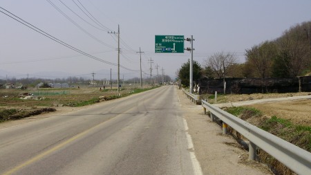 La trafficata strada da e per il Nodongdang-sa